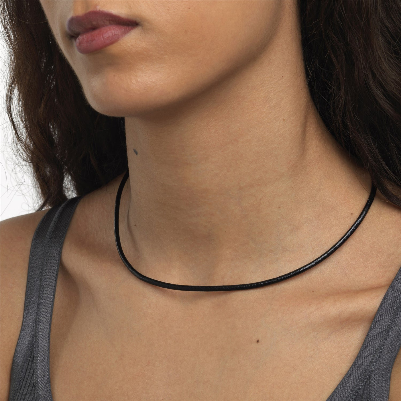 Collar de cuero negro